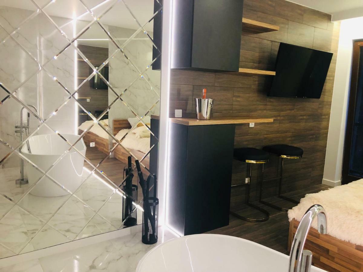 גדנסק Yourapart Chmielna Park Exclusive Z Wanna Wolnostojaca Lub Jacuzzi מראה חיצוני תמונה