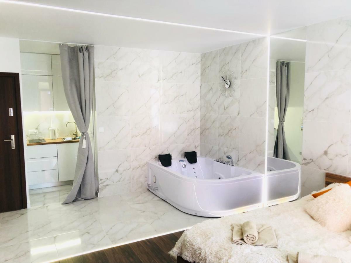 גדנסק Yourapart Chmielna Park Exclusive Z Wanna Wolnostojaca Lub Jacuzzi מראה חיצוני תמונה