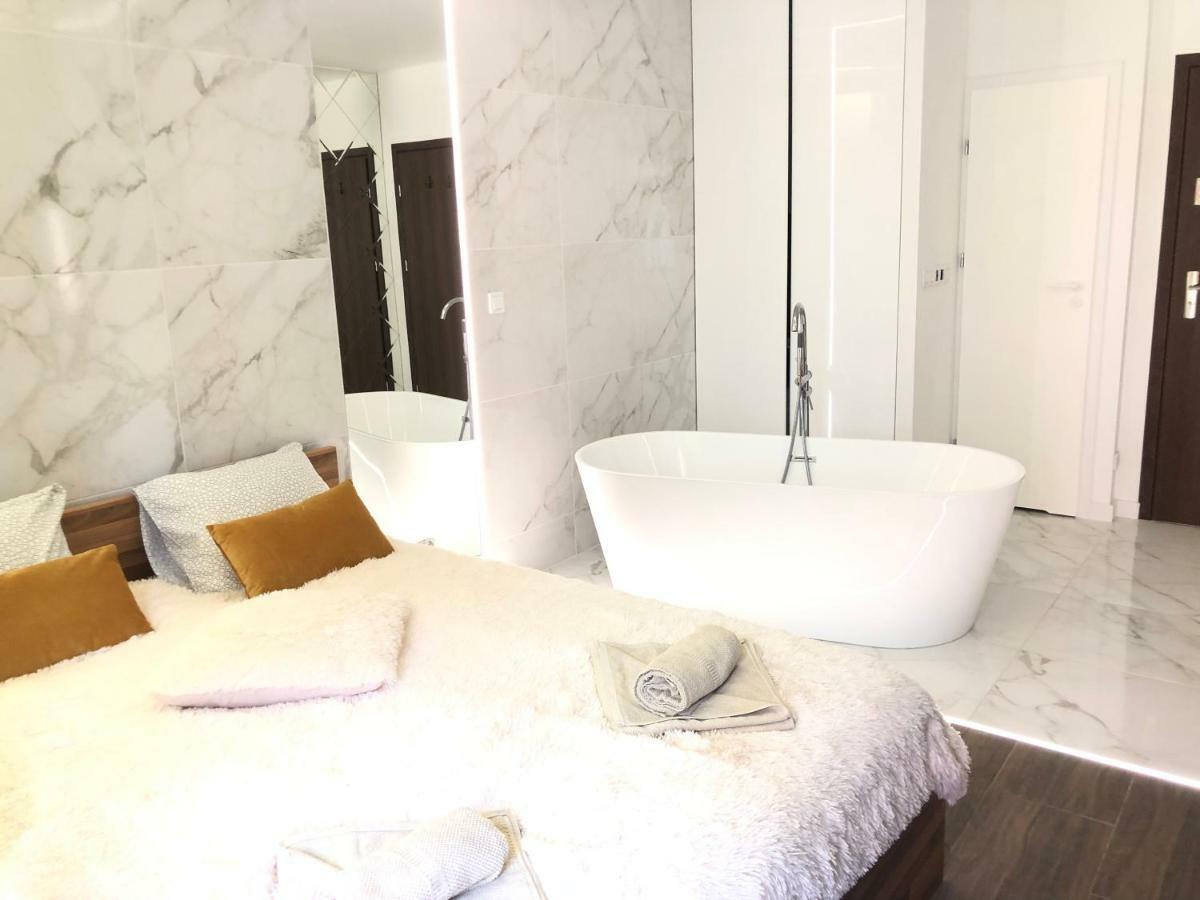 גדנסק Yourapart Chmielna Park Exclusive Z Wanna Wolnostojaca Lub Jacuzzi מראה חיצוני תמונה